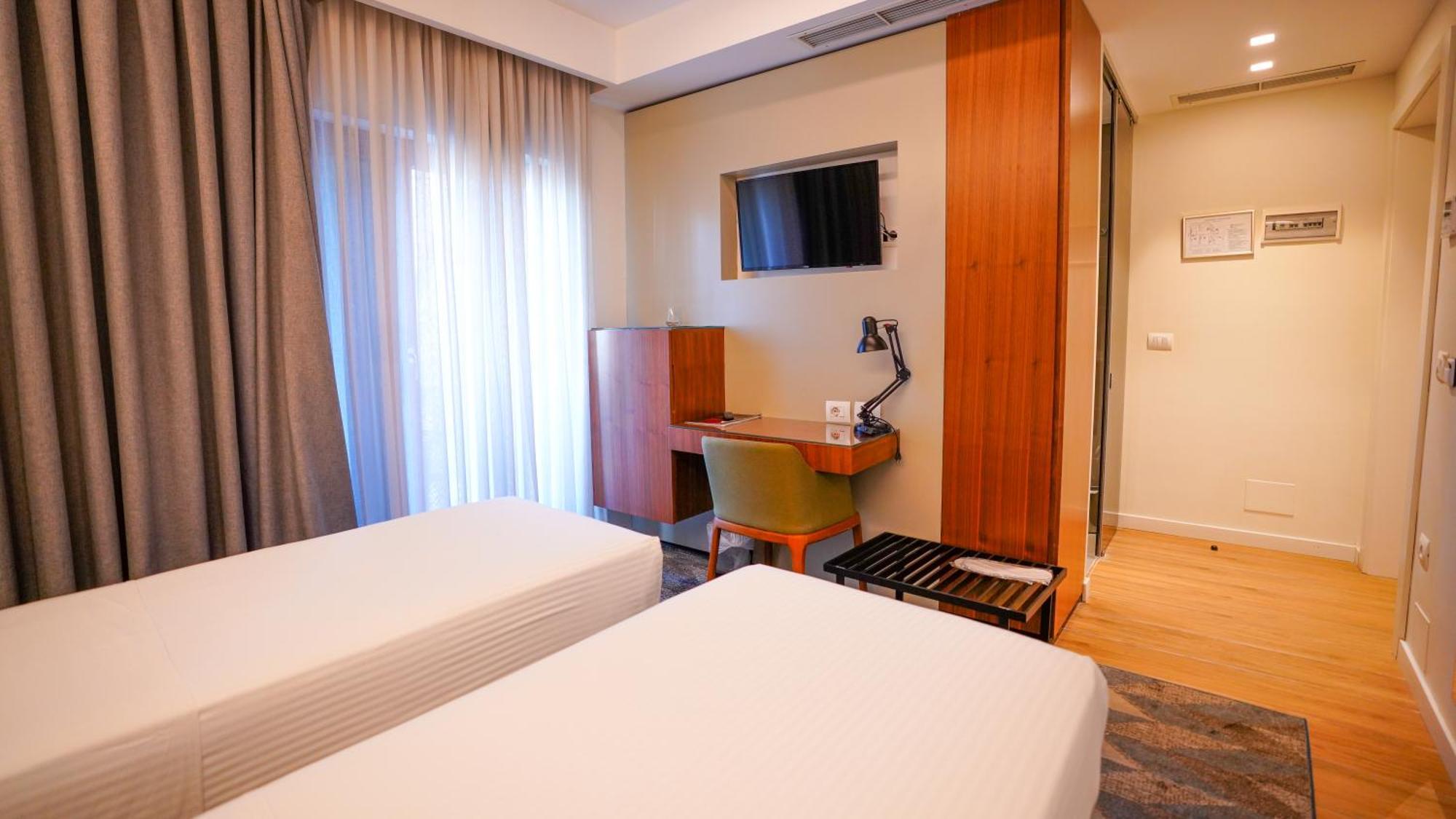 Hotel Theatro- City Center Tirana Exterior foto